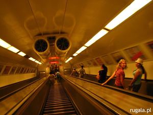 Budapeszteńskie metro - długi zjazd
