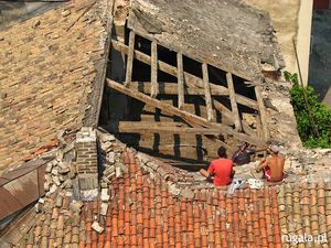 Rumuńscy robotnicy na dachu, Constanţa