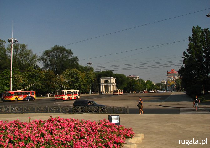 Łuk Triumfalny, Park Katedralny, Kiszyniów