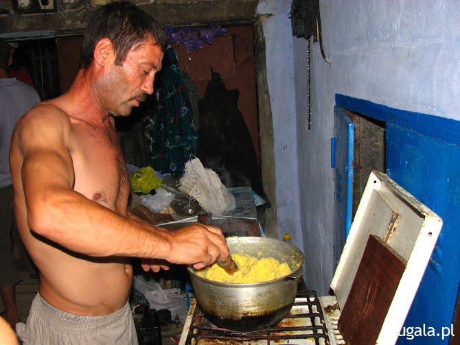 Żora gotuje mamałygę, Mołdawia