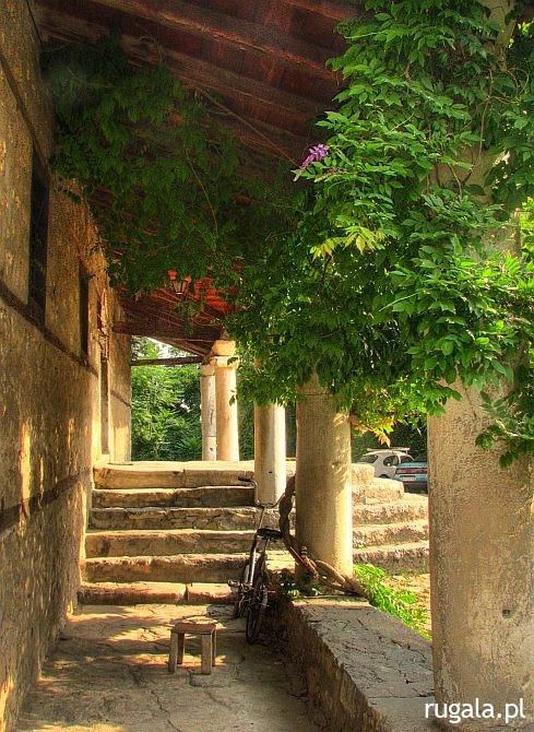 Wejście do cerkwi Matki Boskiej Perivleptos i św. Klimenta