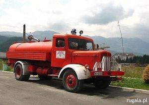 Wóz strażacki w czarnogórskim miasteczku Mojkovac