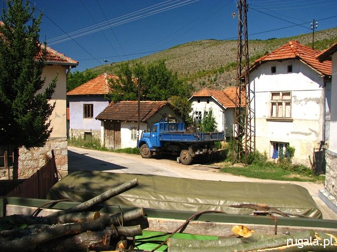 Przejazd przez wieś Rsovci