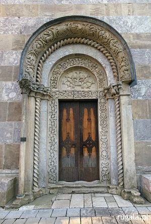 Boczne wejście do katedry, monastyr Visoki Dečani