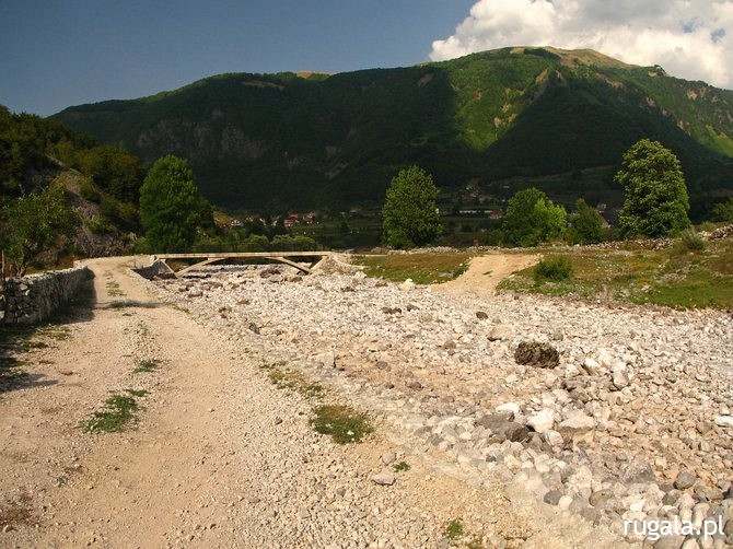 Wyschnięte koryto rzeki Skavkač, Ropojana