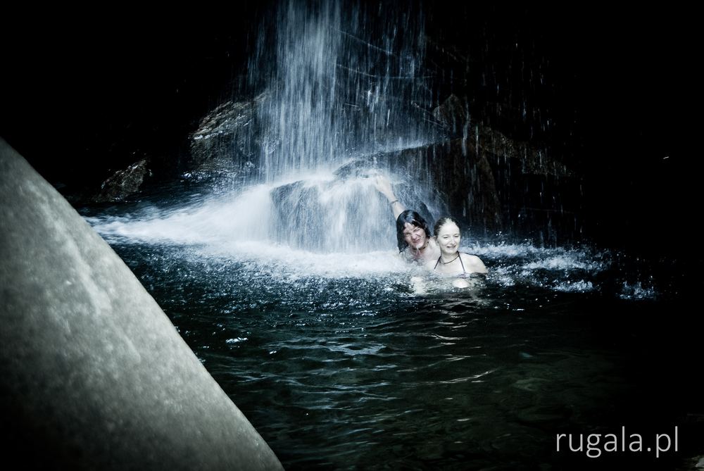Kąpiel w Kosteneckim wodopadzie