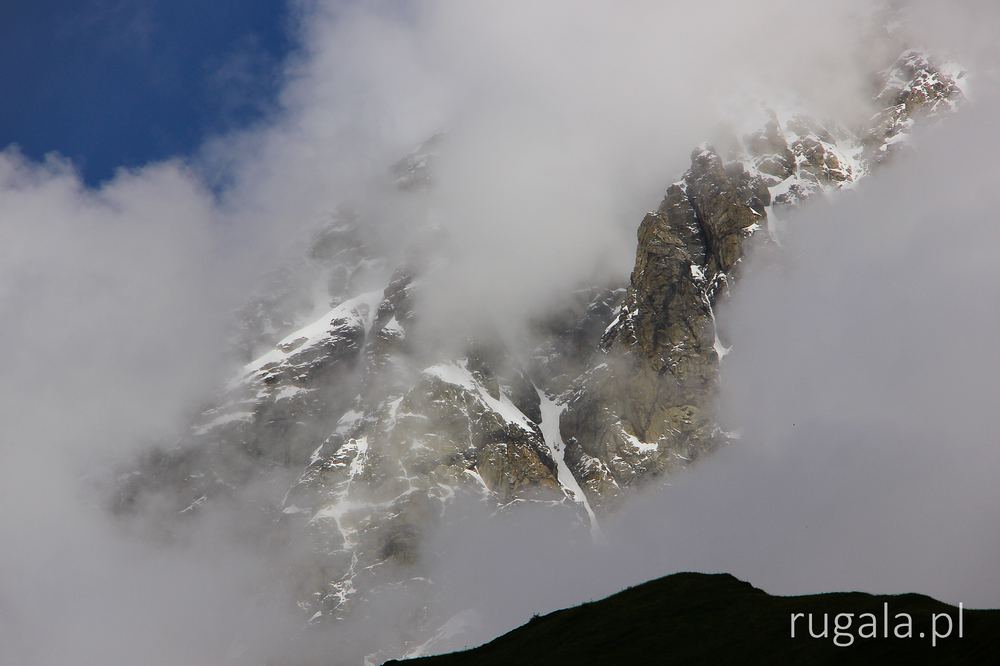 Ailama (4250 m) w chmurach, Kaukaz