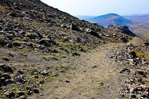 Ścieżka na południowy wierzchołek Aragacu