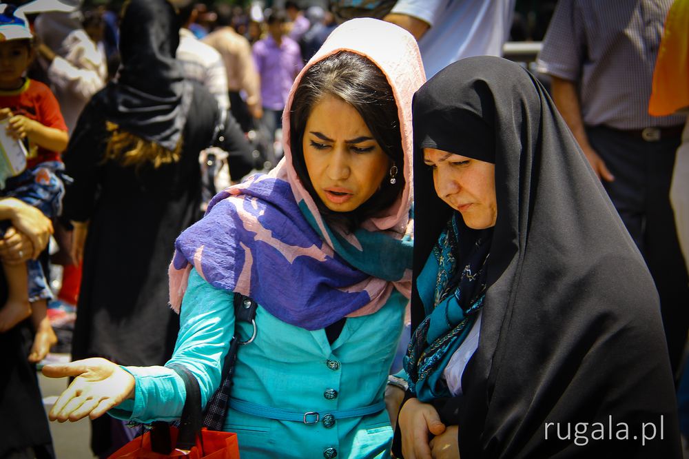 Zderzenie dwóch styli ubioru kobiecego, Teheran