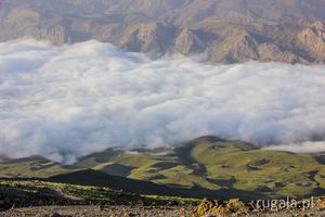Chmury wtaczają się do Doliny Haraz - widok z Bargah Sevom