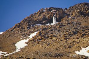 Zamarznięty wodospad na ~5100 m, Damavand