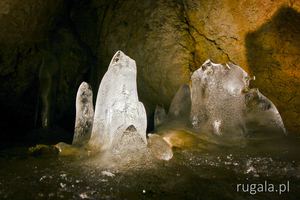Stalagmity z lodu, Jaskinia Mylna, Tatry