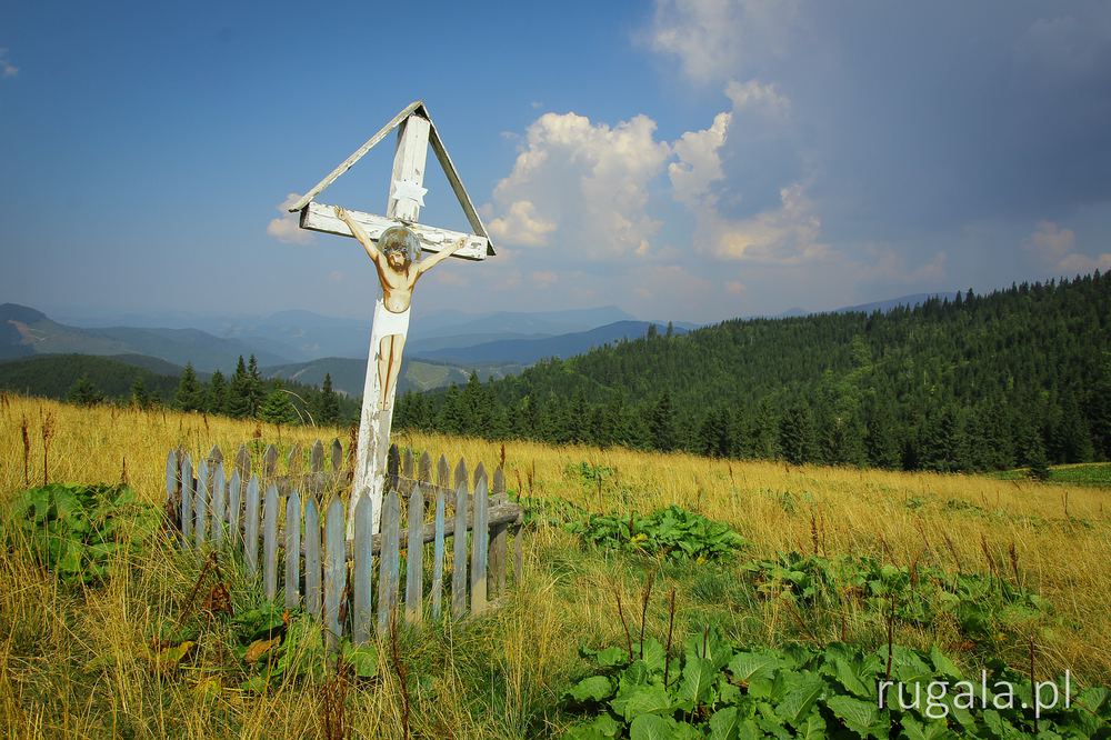 Przydrożny krzyż w Czarnohorze