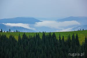 Chmury w dolinie Czarnego Czeremoszu