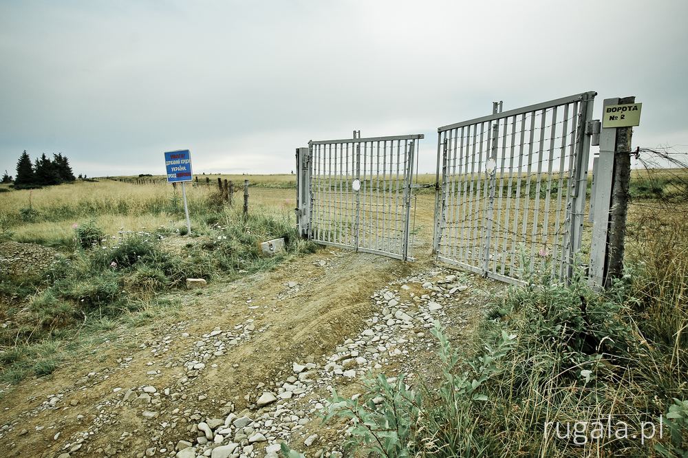Brama przy granicy ukraińsko-rumuńskiej, okolice szczytu Kernycznyj