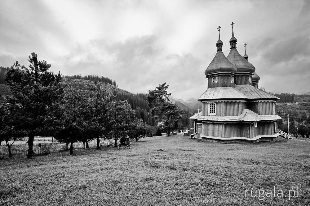 Cerkiew we wsi Płoska, Ukraina