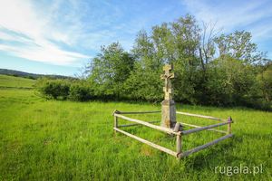 Krzyż we wsi Długie, Beskid Niski