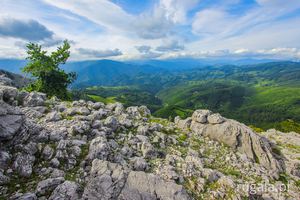 Munții Mehedinți, widok na otoczenie Valea Arșasca i Valea Cernei