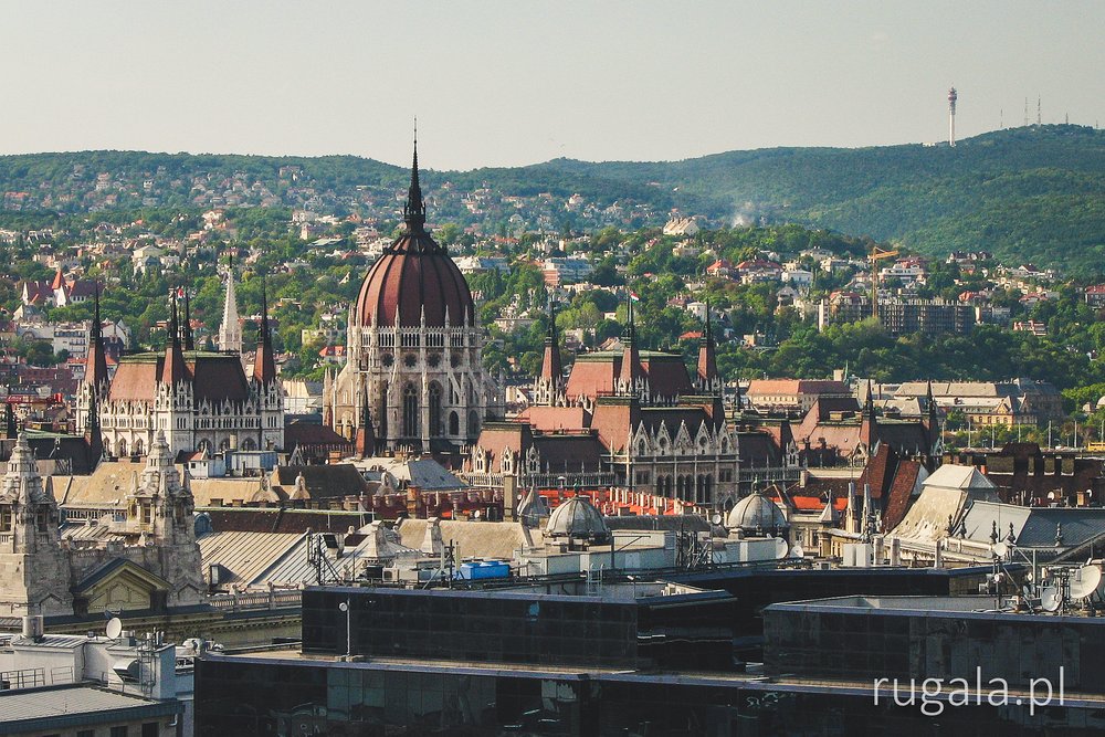 Parlament w Budapeszcie - widok z Bazyliki św. Stefana