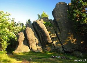Mała Ostra (935 m) - skały w okolicy szczytu