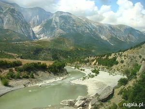 Rzeka Wjosa (Vjosë) i góry Nemerçkë