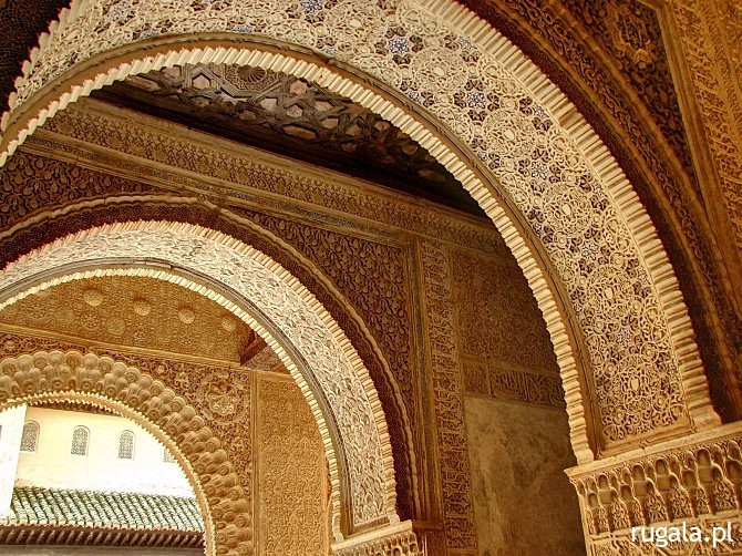 Sala de los Abencerrajes - łuki przy weściu, Alhambra