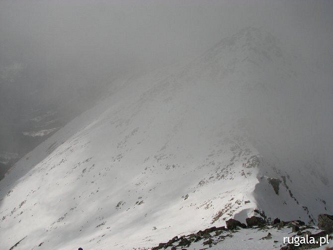 Pośrednia Turnia (2128 m) oraz Świnicka Przełęcz (2051 m)