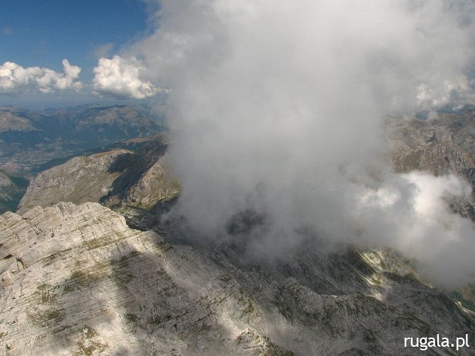 Chmury przesłoniły szczyt Maja Rosit