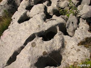Ciekawie wyrzeźbione skały w okolicy Qafa Borit