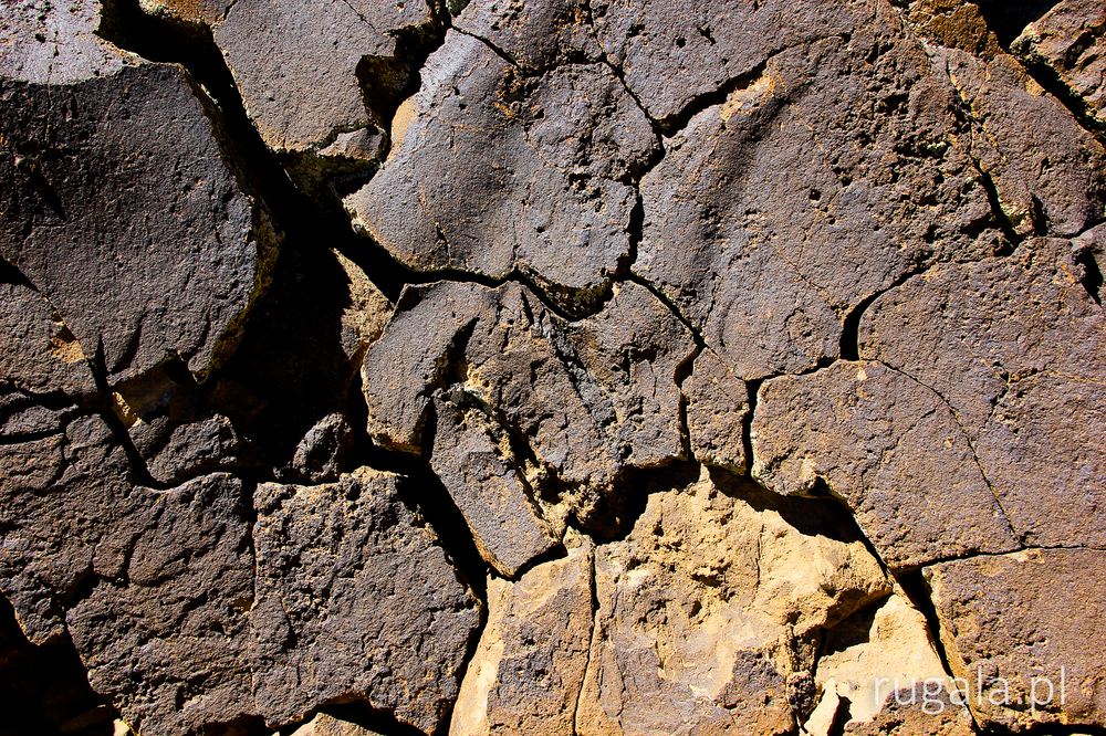 Zastygnięte, wulkaniczne skały w kraterze Süphan Dağı
