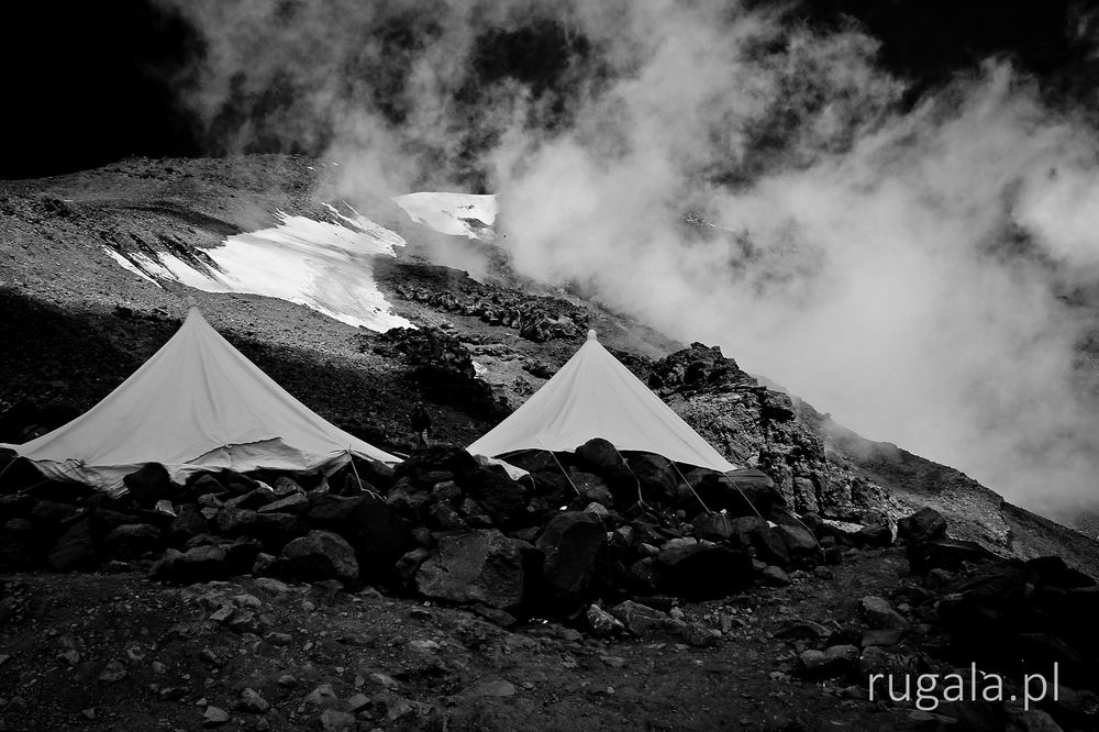 W obozie II, Ararat