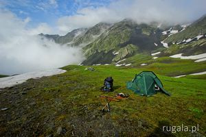 Poranek na Kaukazie, okolice przełęczy Kalotana (2978 m)