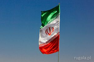 Flaga Iranu w Goosfand Sara, masyw Damavandu