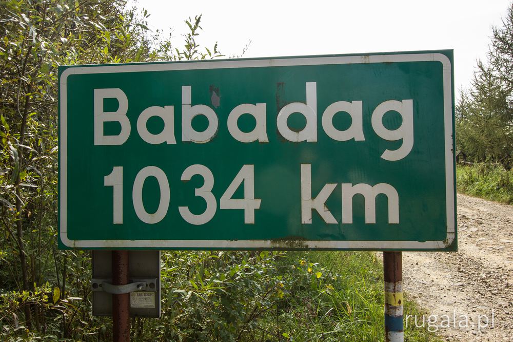 Babadag 1034 km - znak w Lipowcu
