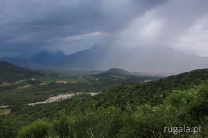 Burza w dolinie Aoos i Górach Pindos, Grecja